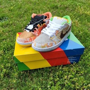 Nike SB Dunk Low Street Hawker